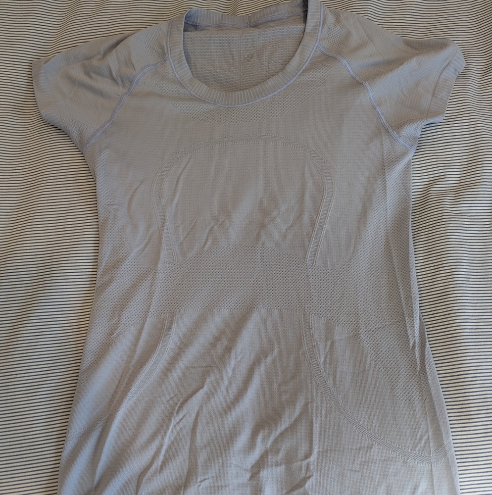 Periwinkle Lululemon Swiftly Short sleeve 8